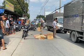 Ngã xuống đường, nam thanh niên bị xe tải cán tử vong