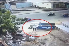 Dùng kìm cộng lực cắt khóa, trộm xe ba gác máy giữa ban ngày