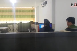 Khám xét căn nhà nghi điểm lừa đảo cách UBND quận 12 100 mét