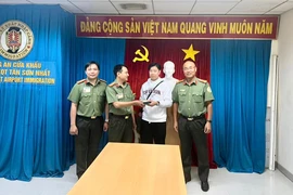 Khách đi máy bay quên ví chứa 80.000 yên ở nhà vệ sinh