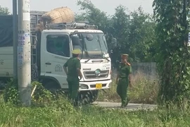 Trên đường về nhà, người đàn ông bị nạn, tử vong dưới gầm xe tải
