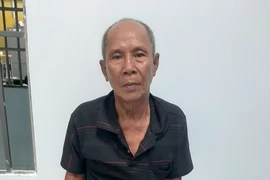 Bắt giam người đàn ông chửi, đánh đập cụ già ở quận 12