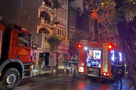 Cháy nhà hàng ở trung tâm TP.HCM, nhiều người hoảng loạn bỏ chạy
