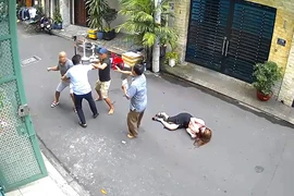 Khốn khổ vì bị chửi bới, xúc phạm từ ngoài đời đến trên mạng xã hội