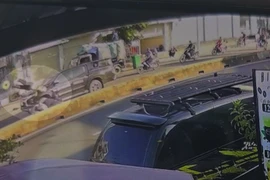 Đi bộ về nhà sau khi rút tiền, người đàn ông bị xe máy tông tử vong