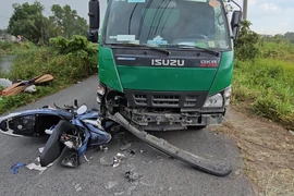 Va chạm xe tải và xe máy do 2 đồng nghiệp lái, 1 người chết