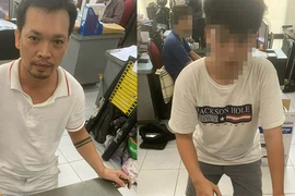 Cha rủ con trai 14 tuổi đi ăn cướp ở quận 12