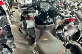 Nhóm thanh thiếu niên đang nhậu thì rủ đi cướp để đi chơi Vũng Tàu