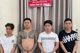 Nhóm cho vay lãi nặng tạt sơn hàng xóm của con nợ để gây áp lực