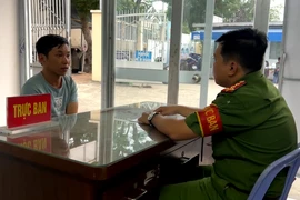 Nam thanh niên vừa giật iPhone đi bán thì bị bắt