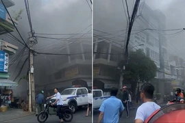 Tiệm nước đá cháy dữ dội gần chợ Phạm Văn Hai