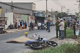 Vượt xe tải trên đường Vĩnh Lộc, thanh niên gặp tai nạn tử vong