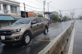 Mưa vàng rơi xuống TP.HCM nhiều người mừng 'quá đã'