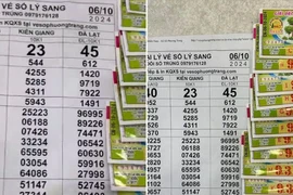 Người đàn ông bán vé số ế trúng 11 giải độc đắc, tặng tiền tỉ cho bạn bè