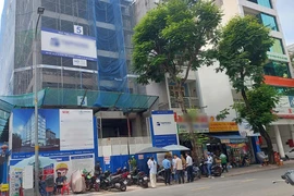 Nam công nhân rơi lầu trọng thương trong công trình ở Quận 1