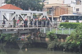 Phát hiện thi thể người đàn ông trôi trên kênh Nhiêu Lộc – Thị Nghè