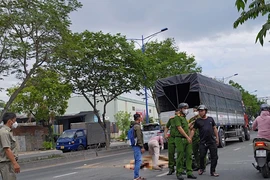 Đường Trần Văn Giàu ùn ứ kéo dài sau tai nạn chết người