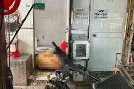 Phát hiện người đàn ông không mặc quần áo chết trong nhà vệ sinh ở Tân Phú