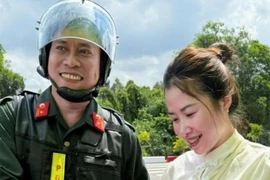 Cô gái rơi ví khi đi chiêm bái Xá lợi Phật ở Bình Chánh được thiếu tá công an nhặt được, trả lại