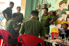 Cháy chung cư Viễn Đông, 5 người được cảnh sát cứu kịp thời