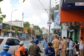 Cảnh sát phong tỏa một đoạn đường Quang Trung sau tai nạn chết người