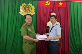 Công an phường Chợ Quán tìm lại tài sản, trả lại cho dân và du khách