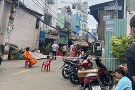 Nổ tại công ty sản xuất kính lúc rạng sáng, nhiều nhà hư hỏng ở phường Tân Sơn Nhì