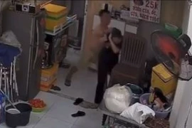 Vụ cô gái thuê mặt bằng bị chủ nhà hành hung: Dấu hiệu của tội gì?