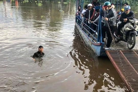 Nam sinh lớp 8 rơi xuống sông Xáng Ngang được an ninh cơ sở cứu sống