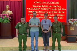 Nữ giúp việc trộm nhiều loại ngoại tệ của vợ chồng du khách Nga 