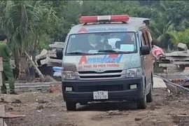 Công an tìm thân nhân người đàn ông tử vong dưới chân cầu Nguyễn Văn Cừ