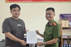 Tài khoản bỗng nhiên nhận gần 1,3 tỉ, người đàn ông liền báo công an