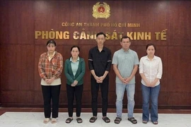 Công an TP.HCM bắt 5 người vụ 'xưởng kem trộn' giã nhãn hiệu OLAY, Vaseline...