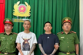 Bắt tạm giam 2 người đi xe bán tải chửi bới, hành hung người đi xe máy ở Bình Tân