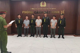 Công an TP.HCM bắt giam 3 người sản xuất thuốc đông y giả trộn Paracetamol
