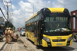 CSGT TP.HCM tung lực lượng xử lý xe khách dừng đỗ sai quy định