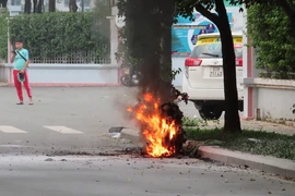 Bình Thạnh: Xe máy cháy trơ khung sau tiếng nổ lớn