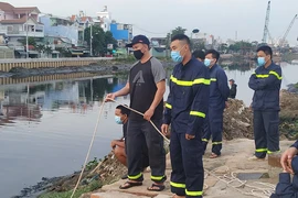 1 người nhảy kênh Lò Gốm tự tử khi đang trên đường đi khám bệnh