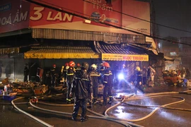Quận 8: Cháy sạp bán vàng mã ở chợ Nhị Thiên Đường