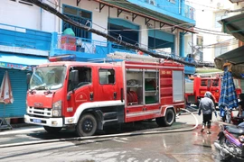 Mâu thuẫn tình cảm, đốt nhà bạn gái bằng can dầu 18 lít