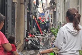 Cháy nhà trong hẻm sâu ở quận 6