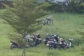 Nhà trường nói gì về việc học sinh giành chỗ để xe của giáo viên? 