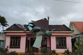 Gió lốc làm tốc mái 36 nhà dân ở Quảng Ngãi