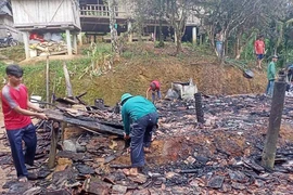 Cháy trong đêm ở Quảng Ngãi, một căn nhà bị thiêu rụi hoàn toàn