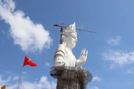 Chiêm ngưỡng tượng Phật Quan Âm cao nhất Đông Nam Á