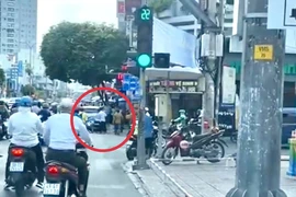 2 người đàn ông đi ô tô đánh người sau va chạm giao thông 
