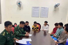 Tàu cá mắc cạn, 7 ngư dân bơi vào đảo Lý Sơn, 1 người mất tích 