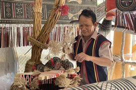 Nghệ thuật trang trí cây nêu của đồng bào Cor ở Quảng Ngãi