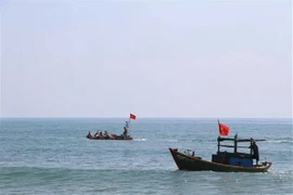Tìm thấy thi thể 1 trong 4 học sinh mất tích khi tắm biển ở Quảng Ngãi