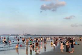 Đà Nẵng, Quảng Nam, Quảng Ngãi đón hơn 1,1 triệu lượt khách dịp lễ 30-4 và 1-5